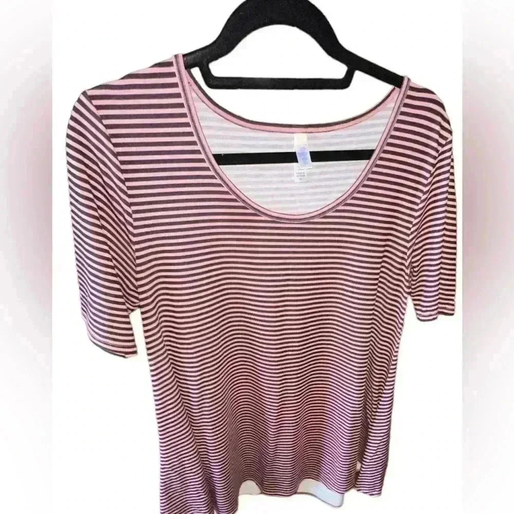 Lularoe medium black & rose pinstripe Perfect Tee. GUC . Ex retailer piece.